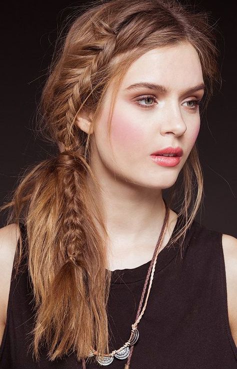 Chignon Bun, Josephine Skriver, Shoulder Hair, 2015 Hairstyles, Peinados Fáciles Para Cabello Corto, Hair Styles 2017, Funky Hairstyles, Natural Hair Styles Easy, Fringe Hairstyles