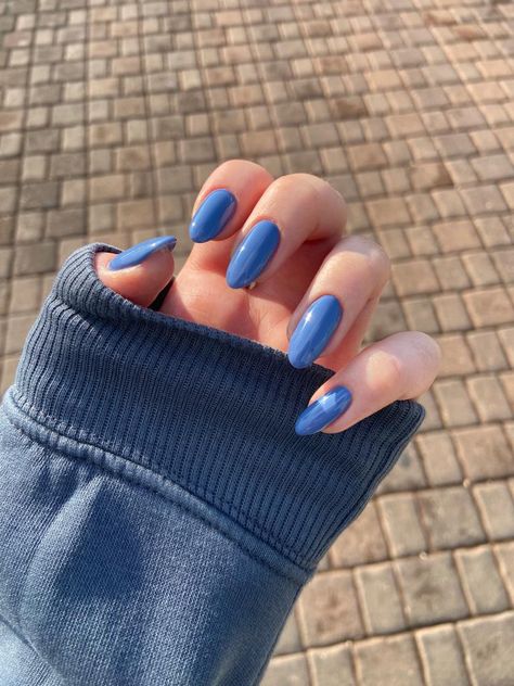 Nail Designs 2023 Trends Winter, Blue Nails Winter 2023, Blue Dip Nails Almond, Cadet Blue Nails, Almond Nails Trendy Blue, Mid Blue Nails, Dusty Blue Almond Nails, Blue Nail Almond, Nails 2023 Trends Blue