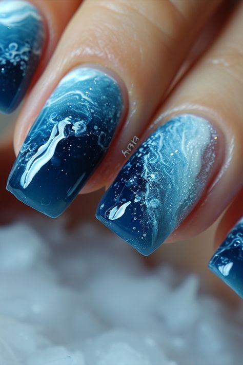 Blue Ombre Nails Ocean Blue Nails, Blue Ombre Nails, Blue Nail Art Designs, Unghie Sfumate, Fancy Nails Designs, Manicure Tips, Blue Nail Art, Fake Nails With Glue, Blue Nail