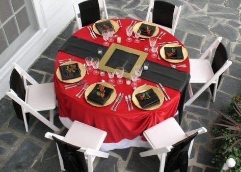 Table set up Santa Table, Elegant Christmas Party, Ward Christmas Party, Company Christmas Party, Games Christmas, Work Christmas Party, Food Christmas, Office Christmas Party, Christmas Dinner Table