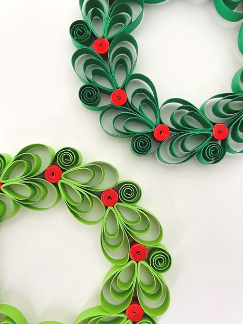 Christmas Wreath Paper, Wreath Paper, Quilled Christmas, Xmas Projects, Paper Quilling Cards, Tree Handmade, Quilling Christmas, Paper Quilling Patterns, Quilling Ideas