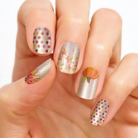 Holiday Nails Easy, Fall Nail Design, Pumpkin Turkey, Street Makeup, Easy Manicure, Color Streaks, Happy Nails, Thanksgiving Nails, Party Nails