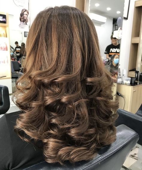 Good Evening Friends, Curled Hairstyles For Medium Hair, Girly Coquette, Layered Haircuts For Medium Hair, Healthy Hair Tips, Hair Color Ideas For Brunettes, Haircuts For Medium Hair, Haircuts Straight Hair, Hair Stylist Life