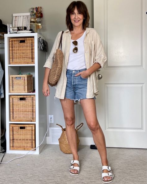 Casual chic summer outfit ideas for 2023 Casual Beach Season Cover-up For Warm Weather, Hot Summer Day Outfit Midsize, Lightweight Summer Cover-up For Warm Weather, Sleeveless Summer Cover-up For Warm Weather, Casual T-shirt For Beach In Warm Weather, Casual Chic Summer, Chic Summer Outfits, Casual Summer Outfit, Vacation Outfits