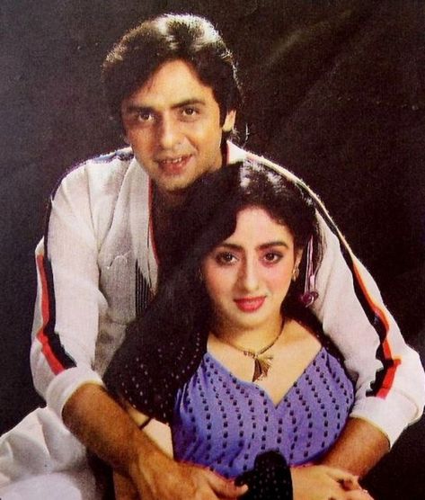 Vinod Mehra with Bindiya Goswami Bindiya Goswami, Vinod Mehra, Old Bollywood Actress, Indian Retro, Amit Aggarwal, Anushka Photos, Old Film Stars, Bollywood Films, Heart Throb