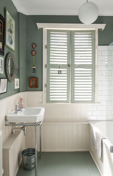 Small Bathroom Window, White Wood Paneling, Bathroom Green, Bathroom Paneling, Small Bedroom Remodel, Mossy Green, Green Flooring, Green Walls, Apartment Bathroom