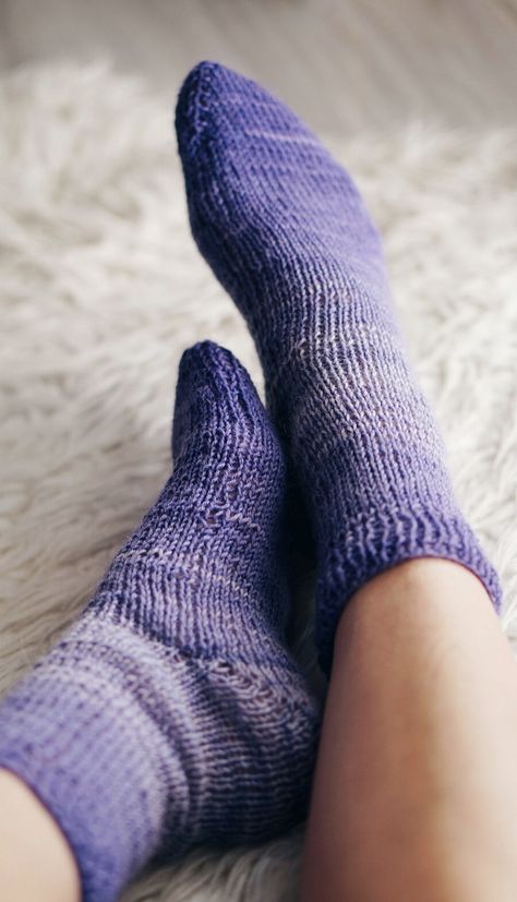 BASIC BED SOCKS WITH PAINTBOX YARNS SOCKS Bedsocks Knitting Pattern, Bedsocks Pattern Knitting Free, Knitted Bed Socks Free Pattern, Bed Socks Knitting Pattern Free, Basic Bed, Designer Knitting Patterns, Snitches Get Stitches, Knitted Slippers Pattern, New Heels