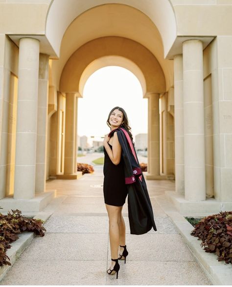 Tamu Graduation Pictures, Aggie Graduation Pictures, Tamu Graduation, 2023 Photoshoot, Grad Poses, Cap And Gown Photos, Cap And Gown Pictures, Graduation Shoot, Graduation Pic