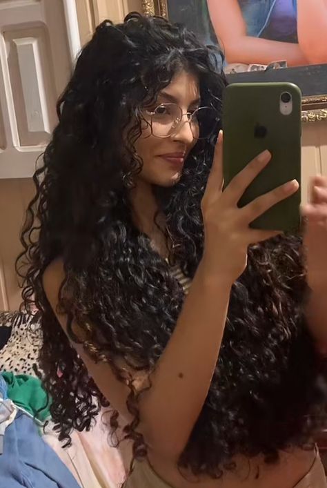 Waist Long Curly Hair, Very Long Curly Hair Natural Curls, Hip Length Curly Hair, Long 3a Hair, Long Big Curly Hair, Hair Goals Aesthetic, Chocolate Brown Curly Hair, Dark Brown Curly Hair, Long Curly Black Hair