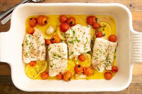 Baked cod horizontal Cod Fish Recipes Baked, Oven Baked Cod, Baked Cod Recipes, Cod Fish Recipes, Fish Recipes Baked, Fish Dinner Recipes, Diner Recept, Easy Seafood, Cod Recipes