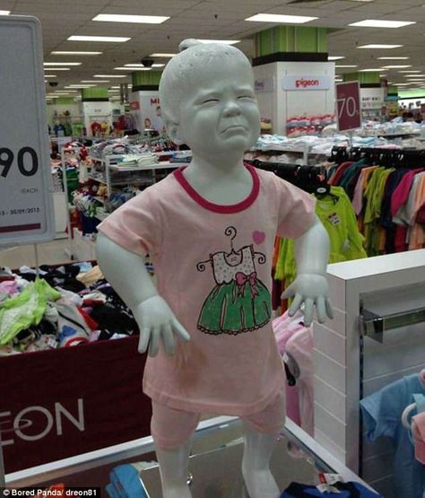 There's something rather unnerving about this distressed-looking child mannequin Mannequin Ideas, Child Mannequin, Vintage Mannequin, Bored Panda, Wattpad, Social Media, Humor, Mens Graphic Tshirt, Memes