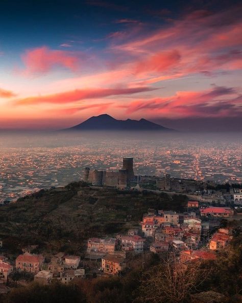 Tag someone  you would go there with 🌟january 🌟07🌟 2019 📷artist 👉@gianni.castaldo.94 📍we recomended to visit #Napoli 📷Visitate la sua… Mt Vesuvius, Naples Italy, Reference Photos, Tag Someone, Seattle Skyline, Naples, Airplane View, Grand Canyon, Florence