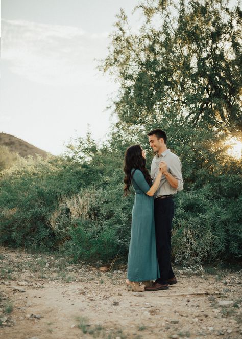 I love all the green and light in this photo! Sage Green Engagement Pictures, Fall Engagement Outfits, Couples Fashion, Fall Engagement Pictures, Engagement Picture Outfits, Fall Engagement Photos, Sage Green Dress, Sage Dress, Wallpaper Green