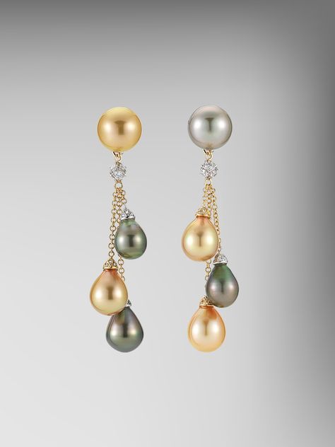 From the Bespoke Collection by Paolo Costagli, Peacock and Golden Pearl Earrings with Diamonds set in 18kt Yellow Gold. Golden Pearl, Black Pearls, Modern Engagement Rings, Online Marketing Strategies, Pearl And Diamond Earrings, Diamond Jewelry Designs, Classy Jewelry, Bar Earrings, Jewelry Designer