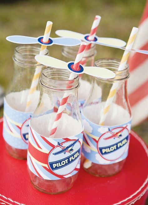 Propellers on straws Helicopter Birthday, Pilot Party, Vintage Airplane Party, Aviation Party, Pilots Birthday, Planes Birthday Party, 4de Verjaardag, Planes Birthday, Dinner Party Games