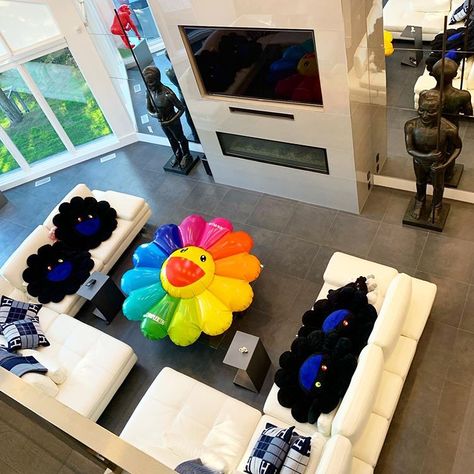 Hypebeast Interior design ideas, Takashi Murakami & Yue Minjun Hypebeast Room, Hype Beast, Future Apartment Decor, Bedroom Setup, Home Theatre, Apartment Decor Inspiration, Room Design Bedroom, Dream House Interior, Cute Room Decor