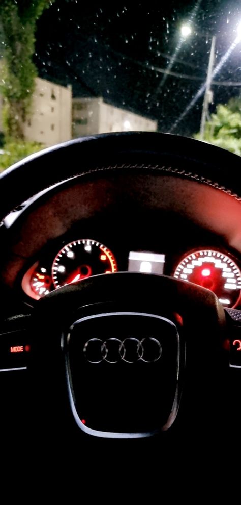 Car Audi q5 interior, fake snap car at night, steering wheel Audi India Snapchat, Audi At Night, Audi Night Drive, Car Fake Snap Night, Snap Audi, Audi Snap, Fake Car Snaps Night, Fake Car Snap, Car Fake Snap