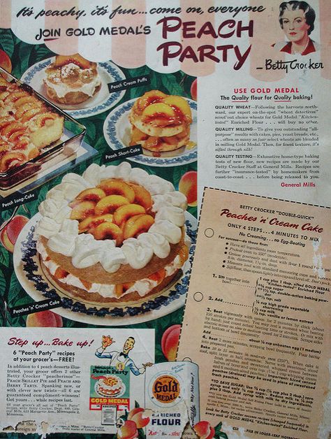 Chronically Vintage: This lovely 1940s cake is really peachy keen Cake Illust, Cake With Peaches, Chocolate Hazelnut Cake, Retro Desserts, Cream Cake Recipe, Country Gentleman, Betty Crocker Recipes, Pinterest Friends, Hazelnut Cake