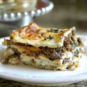 Mushroom Lasagna Recipe, Italian Casserole, Mushroom Lasagna, Vegetarian Casserole, Baked Lasagna, Easy Lasagna Recipe, Vegetarian Entrees, Best Italian Recipes, Lasagna Recipe