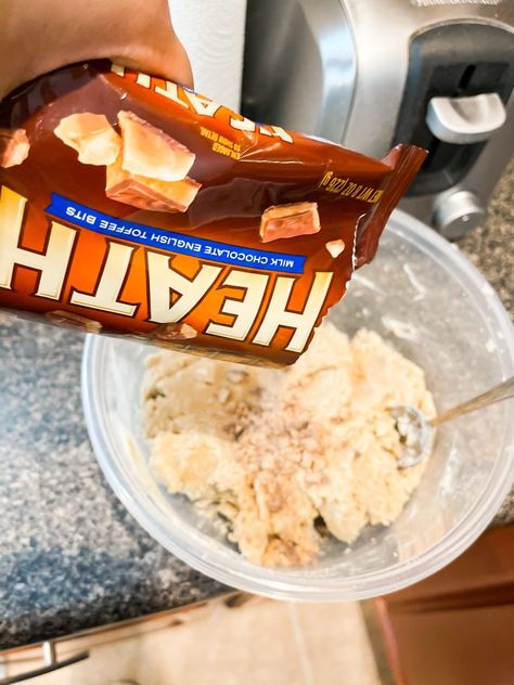 Heath Bar Dessert, Mc And Cheese Recipe, Heath Cookies, Heath Bar Cookies, Heath Bar, Cookie Recipes Chewy, Blackberry Recipes, Crazy Lady, Heath Bars