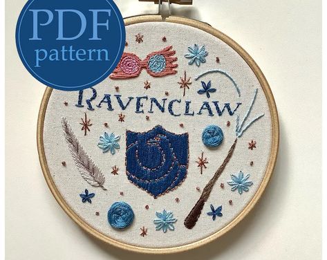 Embroidery Designs Harry Potter, Hand Embroidery Harry Potter, Harry Potter Embroidery Ideas, Gryffindor Embroidery, Broderie Harry Potter, Harry Potter Doodle Art, Slytherin Embroidery, Harry Potter Embroidery Patterns Free, Ravenclaw Embroidery