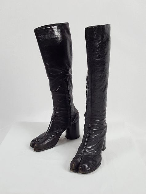 Maison Martin Margiela brown tall tabi boots with round heel (39) — fall 2003 Margiela 90s, Tabi Boots, Devil Wears Prada, Celebrity Design, Martin Margiela, Boots Knee, Boots Outfit, High Boots, Knee High Boots