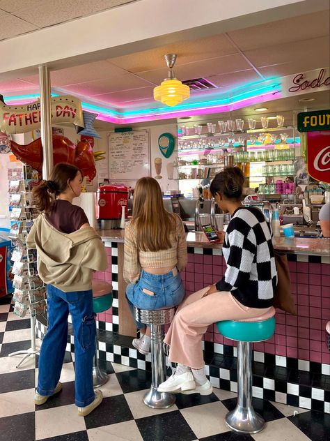 80s Diner Aesthetic Outfit, 90s Diner Photoshoot, Diner Aesthetic Outfits, Retro Diner Outfit, Suburbia Aesthetic, Diner Outfits, Diner Photoshoot, Diner Booth, Pecos Bill