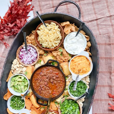 Easy Delicious Fall Chili Board for a Crowd with All the Fixings | Gathered Living | Tailgating Football Watching Superbowl Recipes Chili Board, Fall Chili, Superbowl Foods, Chili Party, Chili Dinner, Chili Bar, Chili And Cornbread, Charcuterie Board Ideas, Charcuterie Inspiration