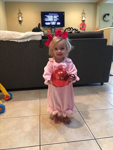 Cindy Lou Who Halloween costume. She couldn't be more than two. Cindy Lou Costume Diy, Cindy Loo Hoo Costume, Betty Lou Who Costume, Cindy Loo Hoo, Cindy Lou Who Toddler Costume, Cindy Lou Who Costumes For Kids, Diy Cindy Lou Who Costume, Cindy Lou Who Pajama Costume, Toddler Cindy Lou Who Costume