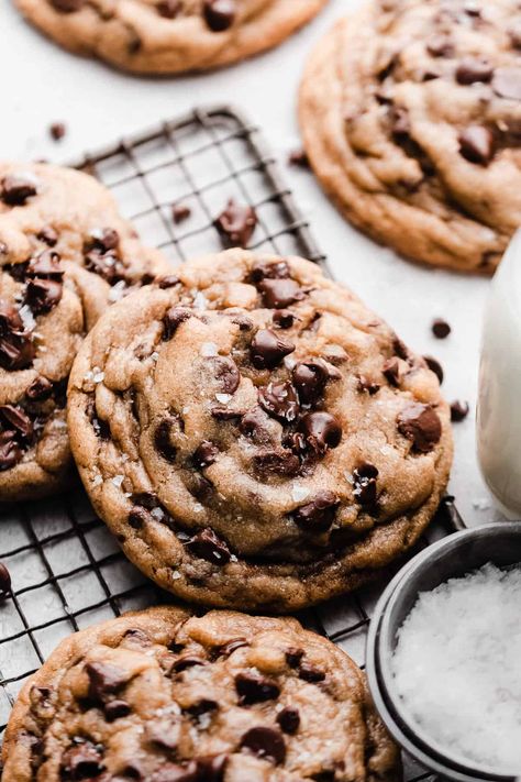 These Bakery Style Chocolate Chip Cookies are thick, chewy cookies with crisp edges and tons of chocolate and mini chocolate chips. Each cookie is extra big, just like your favorite bakery ones! Top these off with flaky sea salt and dig in while they're warm and gooey from the oven. #chocolatechipcookies #cookies #cookierecipes #chocolatechip #bakerycookies #christmascookies #dessertrecipes #onebowl #easydesserts #bluebowlrecipes | bluebowlrecipes.com Bakery Style Chocolate Chip Cookies, Eggless Chocolate Chip Cookies, Gooey Chocolate Chip Cookies, Frozen Cookie Dough, Chewy Cookies, Frozen Cookies, Choc Chip Cookies, Salted Chocolate, Chocolate Chunk Cookies