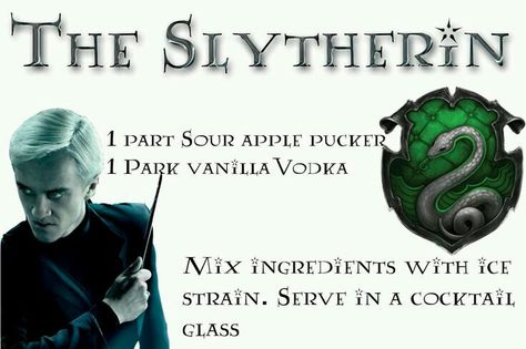 The best drink for Slytherin Nerd Cocktails, Nerd Kitchen, Harry Potter Cocktails, Harry Potter Drinks, Marshmallow Vodka, Geek Bar, Bartender Drinks Recipes, Hogwarts Party, Vodka Mixes