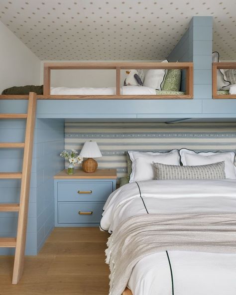 Madison Nicole Design (@madisonnicoledesign) • Instagram photos and videos Long Bedroom, Bunk Beds Small Room, Bunk Room Ideas, Beach Bedrooms, Big Bedroom, Custom Bunk Beds, Bunk Bed Rooms, Queen Bunk Beds, Double Bunk Beds