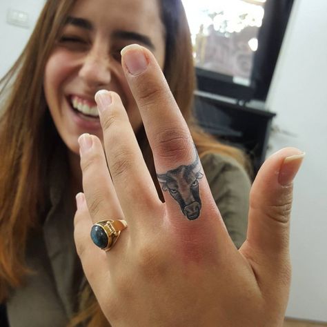 Skull Meaning, Simple Finger Tattoo, Small Henna Tattoos, Tattoo For Boyfriend, Cute Finger Tattoos, Finger Tattoo For Women, Hand And Finger Tattoos, Finger Tattoo Designs, Bull Tattoos