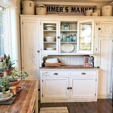 Rustic style really brings the excitement to the room. It works great with farmhouse and country style. Take a look at this rustic kitchen ideas, rustic kitchen cabinets, rustic kitchen floor, and rustic kitchen designs! Credenza Liberty, Modern Farmhouse Kitchen Cabinets, Old Fashioned Kitchen, Kitchen Hutch, Farmhouse Kitchen Cabinets, Kitchen Cabinets Decor, Country Kitchens, Kitchen Cabinets Makeover, Rustic Farmhouse Kitchen