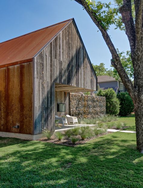 'casa linder' is a simple, sculptural building composed as a sustainable, durable, energy-efficient, low-maintenance, and cost-effective family residence. Renovation Facade, Prairie Design, Wood Architecture, Modern Fence, Wood Siding, Modern Barn, Backyard Fences, Corten Steel, Garden Bench