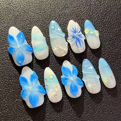 💙a blue custom request🩵#pressons #pressonnails #customnails #nails#nailsofinstagram #3dnailart #3dnails #nailaet#frenchtip #ombrenails #bluenails #summernails #fallnails Summer Nails 2024 Flowers, Oval Nails Blue, Aesthetic Flower Nails, 3d Flower Nails, Really Cute Nails, Vacation Nails, Oval Nails, 3d Nail Art, Summer Blue