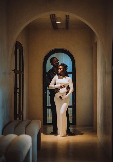 Black Women Maternity Shoot, Black Maternity Pictures, Maternity Photography Black Couples, Maternity Studio Photoshoot, Pregnancy Fashion Fall, Maternity Photography Poses Pregnancy Pics, Couple Pregnancy Photoshoot, Maternity Studio, Newborn Photography Boy