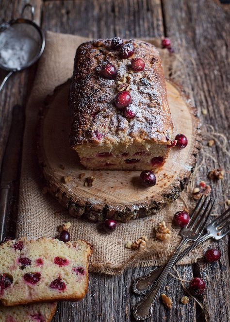 This cranberry walnut quick bread is easy to make and full of tangy fresh berries and enriched with cream cheese. A family favorite! Walnut Quick Bread, Cream Cheese Tart, Easy Diy Christmas Ornaments, Cranberry Walnut Bread, Cranberry Cream Cheese, Cheese Tart, Cranberry Bread, Cranberry Cheese, Quick Bread Recipes