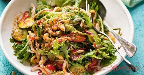 Cheesecake Factory Thai Chicken Salad Recipe Cheesecake Factory Thai Chicken Salad, Thai Chicken Salad, Salad Recipes Video, Red Onion Salad, Chilli Chicken, Chicken Salad Recipe, Chili Garlic Sauce, Thai Chicken, Lime Dressing