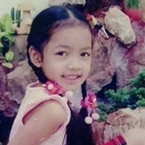 Lisa blackpink Blackpink Lisa Old Pictures, Lisa Baby Pic, Lisa Young, Cherry Baby, Black Pink Background, Black Hair Kpop, Lisa Bp, Childhood Photos