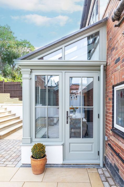 Half Brick Conservatory, Kitchen Garden Room Extension, Bungalow Conservatory Ideas, Glass Ceiling Kitchen Extension, Kitchen With Conservatory, Conservatory Off Kitchen, Conservatory Mudroom, Tiny Conservatory Ideas, Glass Lean To Extension