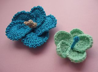 Hibiscus Flowers Hibiscus, Diy Fleur, Crochet Embellishments, Crochet Flowers Easy, Crocheted Flower, Crochet Flowers Free Pattern, Flowers Crochet, Crocheted Flowers, All Free Crochet