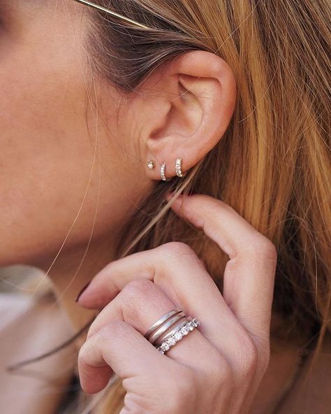 Third Piercing, New Piercing, Small Silver Hoop Earrings, Cool Ear Piercings, Pretty Ear Piercings, Piercing Cartilage, Cartilage Earrings Stud, Cute Ear Piercings, Gold Bar Earrings