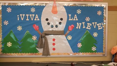 Let it snow bulletin board Let It Snow Bulletin Board Ideas, Snow Bulletin Board, Spanish Winter Bulletin Board Ideas, Spanish Christmas Bulletin Board, Spanish Class Christmas Door, Spanish Classroom Bulletin Boards, Singing Snowman Bulletin Board, Bulletin Board Christmas, Spanish Bulletin Boards