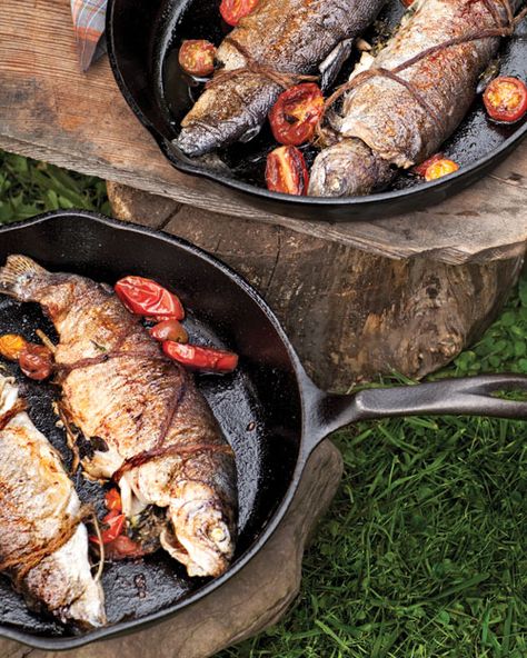 Skillet-Fried Trout with Herbs and Tomatoes Fried Trout, Mini Hamburgers, Iron Skillet Recipes, One Pot Dinners, Cast Iron Skillet Recipes, Seafood Market, Grilling Tips, Campfire Food, Cast Iron Cooking