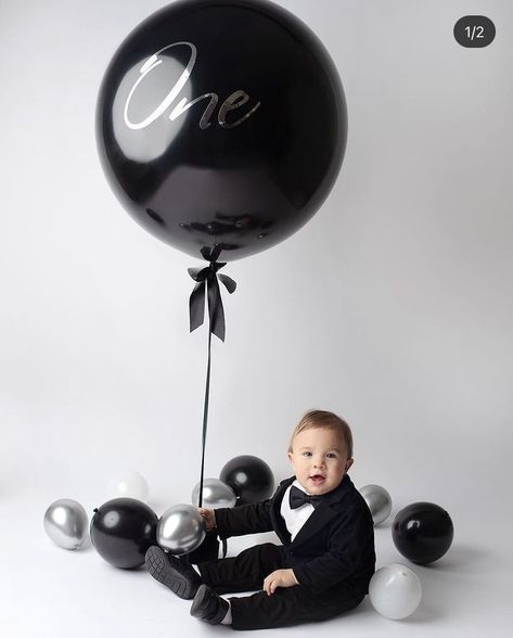 Ballon Photoshoot Ideas, 6months Birthday Ideas Boy, 1st Birthday Photoshoot Boy, 1st Birthday Boy Photoshoot, First Birthday Boy Photoshoot, 1st Birthday Photo Shoot Ideas, Mother Baby Photography, Baby Birthday Photoshoot, Vintage Childhood