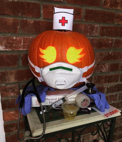 Nurse Pumpkin Carving, Nurse Pumpkin Decorating, Healthcare Pumpkin Decorating, Bored Crafts, Nurse Pumpkin, Decorated Pumpkins, Work Decor, Pumpkin Contest, Carving Ideas