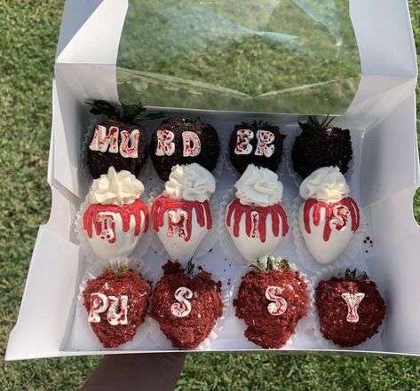 Dirty Chocolate Covered Strawberries, Valentine’s Day Strawberries For Him, Strawberries For Boyfriend, Horror Cakes, Jay Birthday, Valentine Chocolate Covered Strawberries, Horror Cake, Boyfriends Birthday Ideas, Cake Popsicles