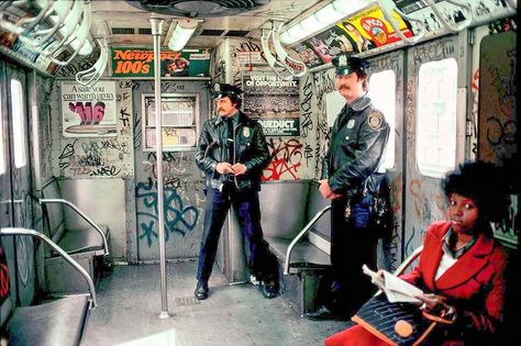 NYPD riding the subway, 1980s, by Martha Cooper. Martha Cooper, Urban Playground, New York Graffiti, Street Art Photography, Sidewalk Art, New York Subway, Vader Star Wars, Nyc Subway, Talking Heads