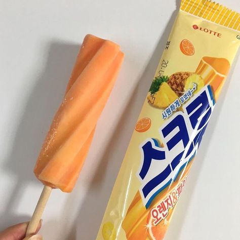 #icecream #popsicle Kue Macaroon, K Food, Junk Food Snacks, Think Food, Japanese Snacks, Kawaii Food, Japan Food, Cute Desserts, Dessert Drinks